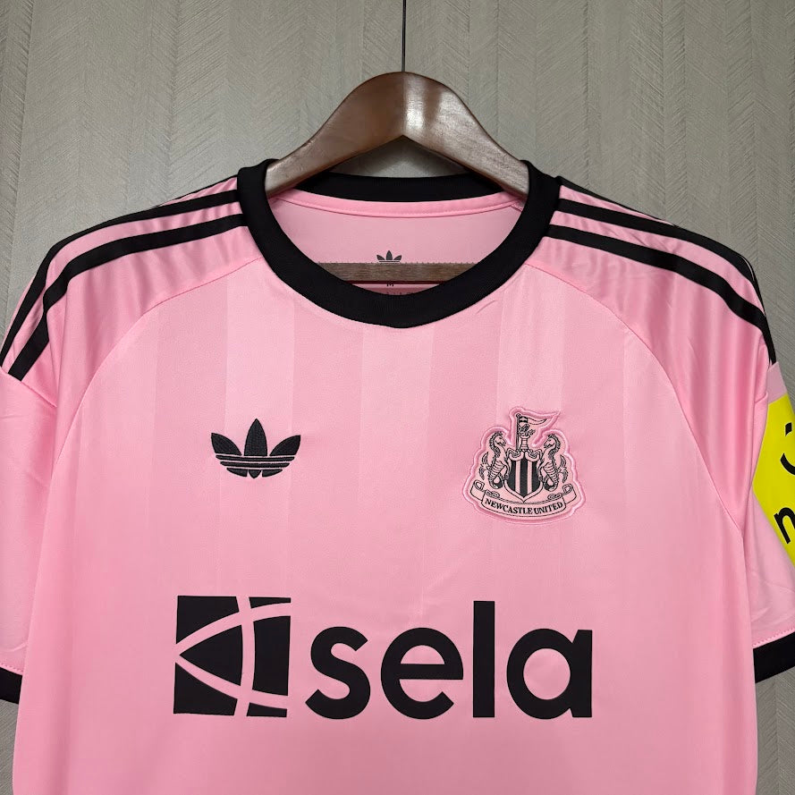 Newcastle United 2025/26 Goleiro (rosa)