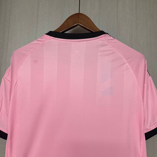 Newcastle United 2025/26 Goleiro (rosa)