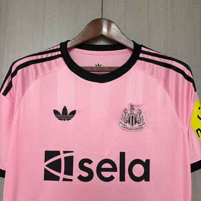 Newcastle United 2025/26 Goleiro (rosa)