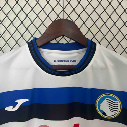 Atalanta 2024/25 Away – detalhe frontal