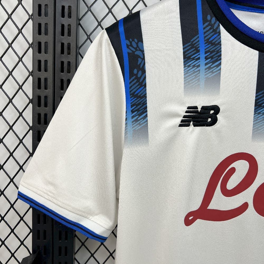 Atalanta 2025/26 Away – detalhe frontal