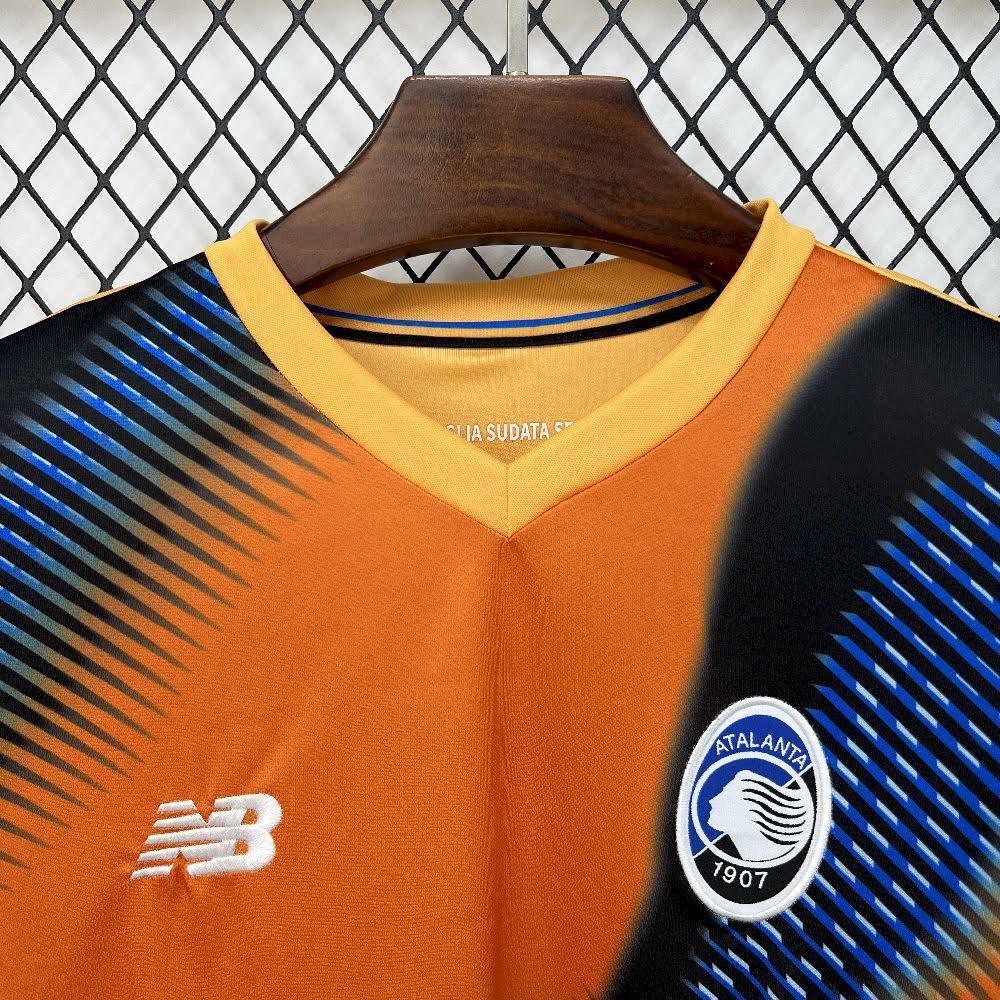 Atalanta 2025/26 Third – detalhe frontal