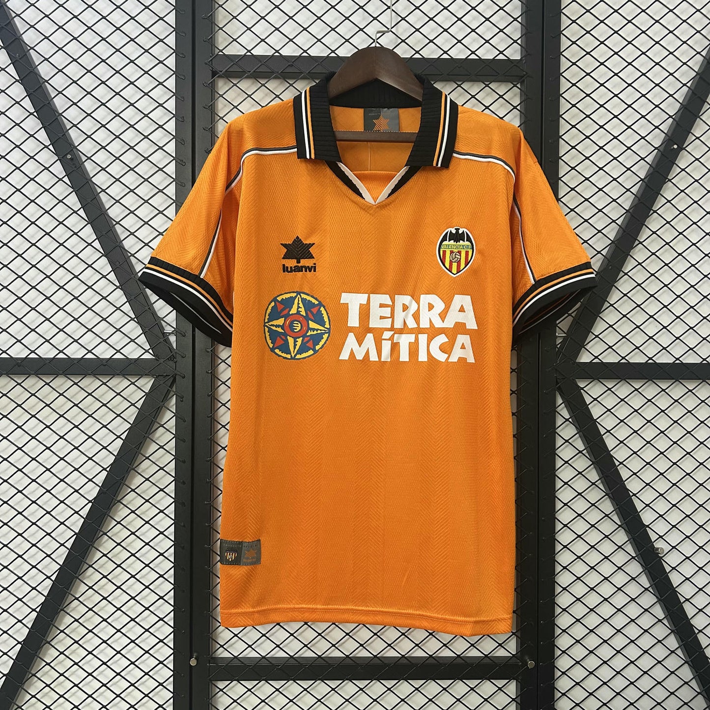 Valencia 1999/00 Away