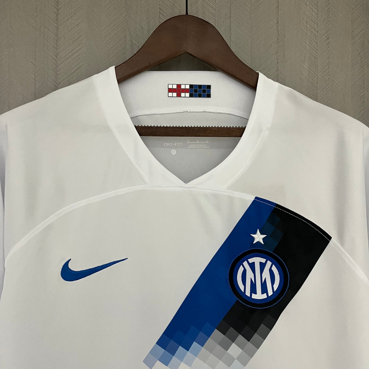 Inter de Milão 2023/24 Away – detalhe frontal